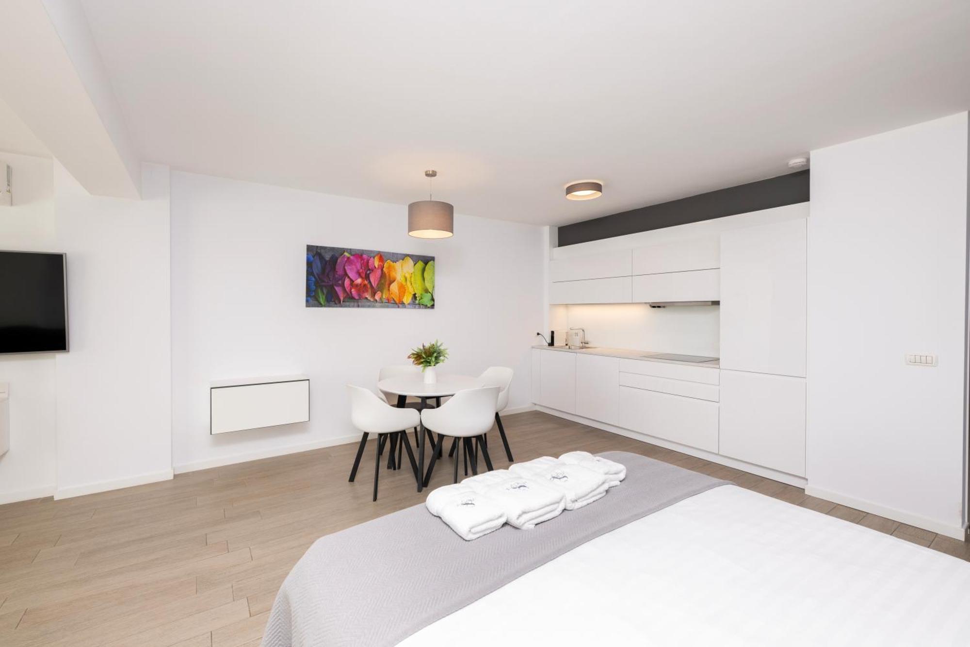 Lounge 8 Studios Oradea Phòng bức ảnh